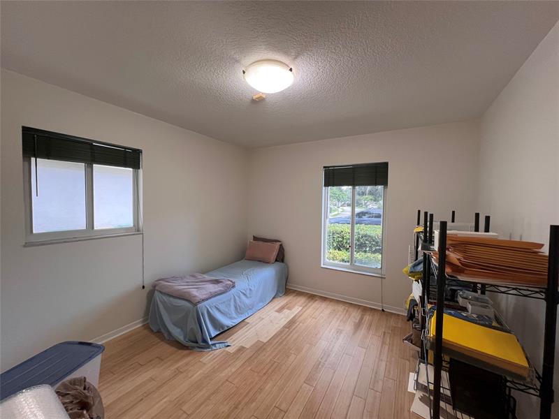 Image 28 of 47 For 8920 Woodside Ct