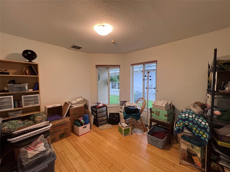 Image 29 of 47 For 8920 Woodside Ct