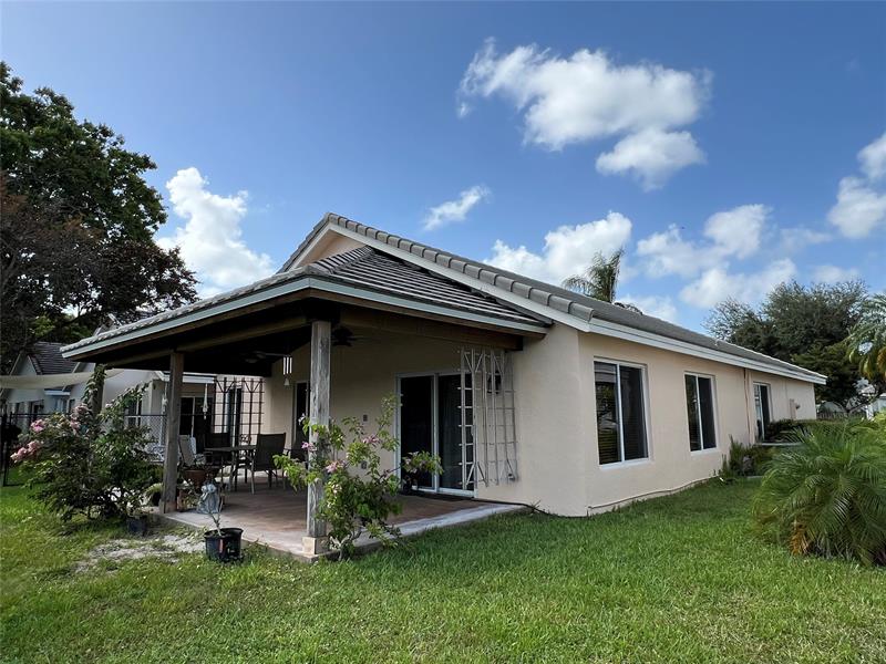 Image 5 of 47 For 8920 Woodside Ct