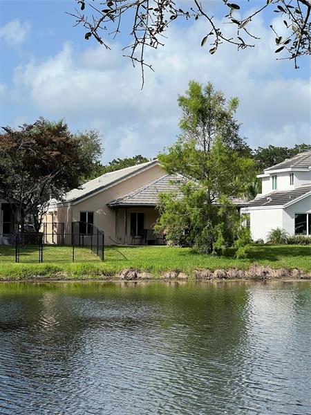 Image 7 of 47 For 8920 Woodside Ct