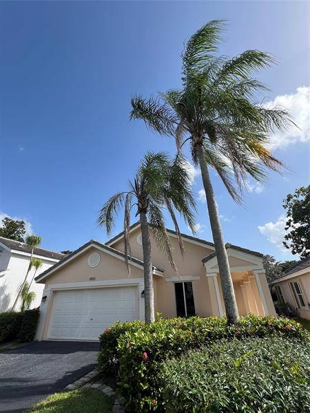 Image 8 of 47 For 8920 Woodside Ct