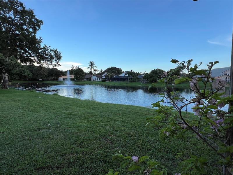 Image 9 of 47 For 8920 Woodside Ct
