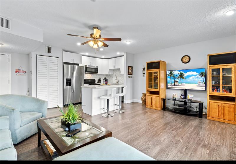 Image 10 of 32 For 4990 Sabal Palm Blvd  306