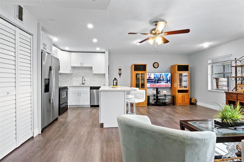 Image 11 of 32 For 4990 Sabal Palm Blvd  306