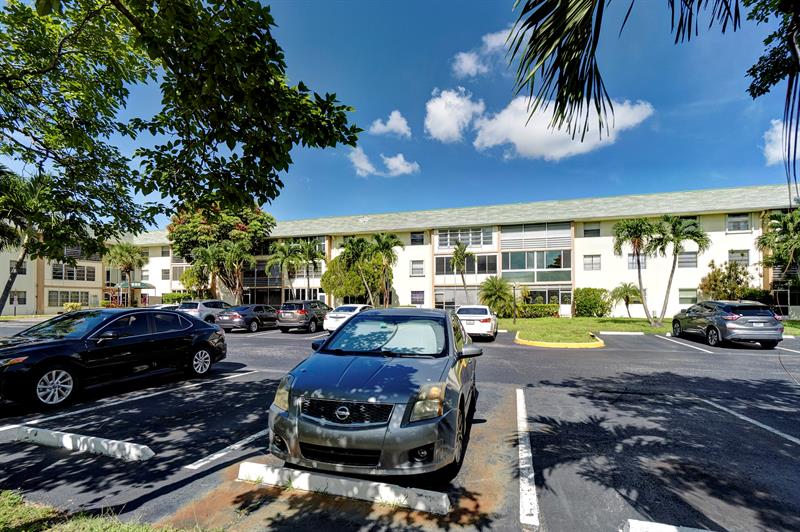 Image 25 of 32 For 4990 Sabal Palm Blvd  306