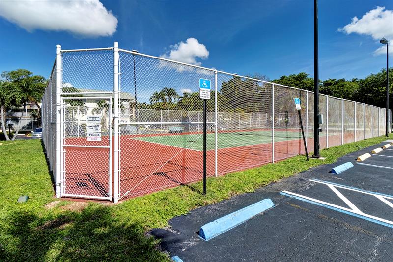 Image 27 of 32 For 4990 Sabal Palm Blvd  306