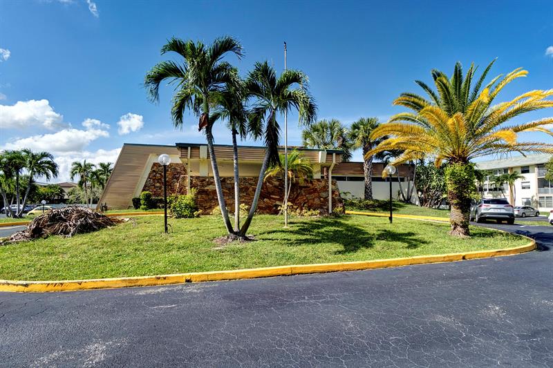 Image 28 of 32 For 4990 Sabal Palm Blvd  306
