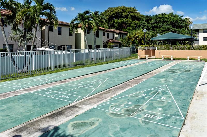 Image 29 of 32 For 4990 Sabal Palm Blvd  306