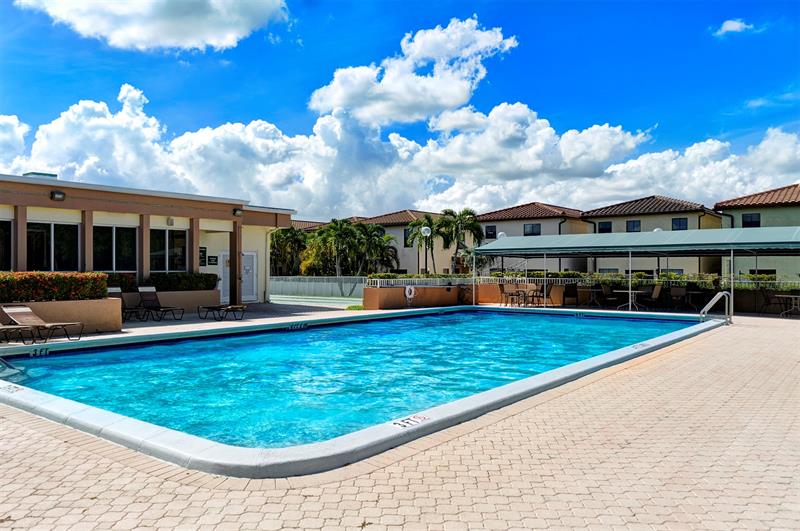 Image 30 of 32 For 4990 Sabal Palm Blvd  306