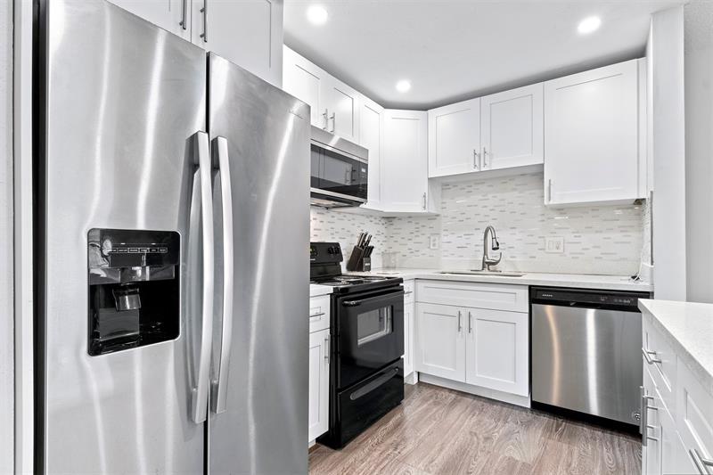 Image 4 of 32 For 4990 Sabal Palm Blvd  306