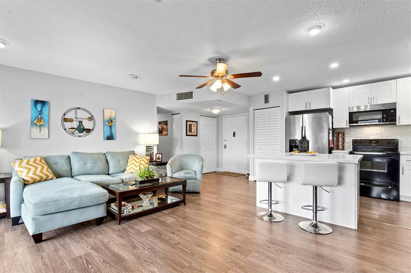 Image 5 of 32 For 4990 Sabal Palm Blvd  306