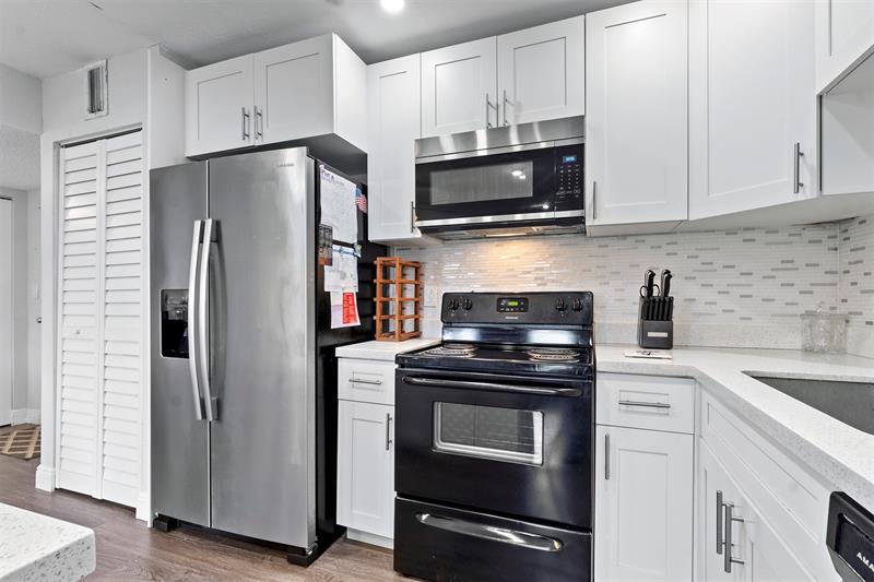 Image 6 of 32 For 4990 Sabal Palm Blvd  306