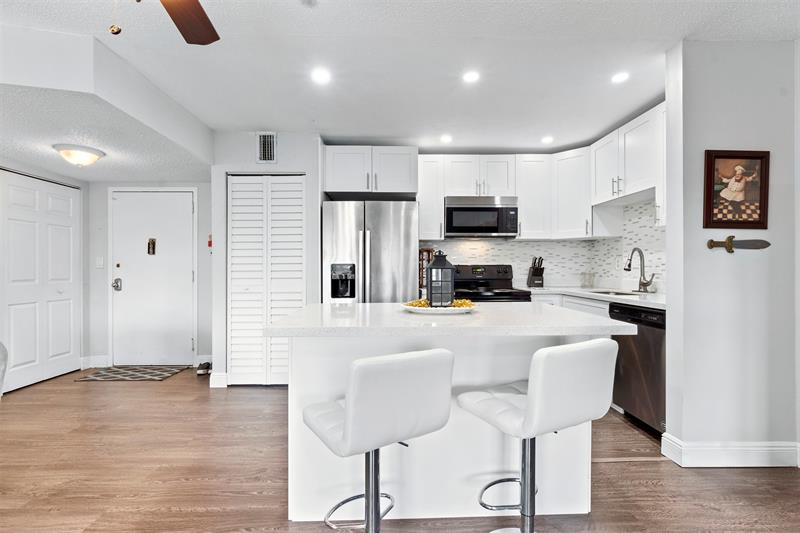 Image 7 of 32 For 4990 Sabal Palm Blvd  306