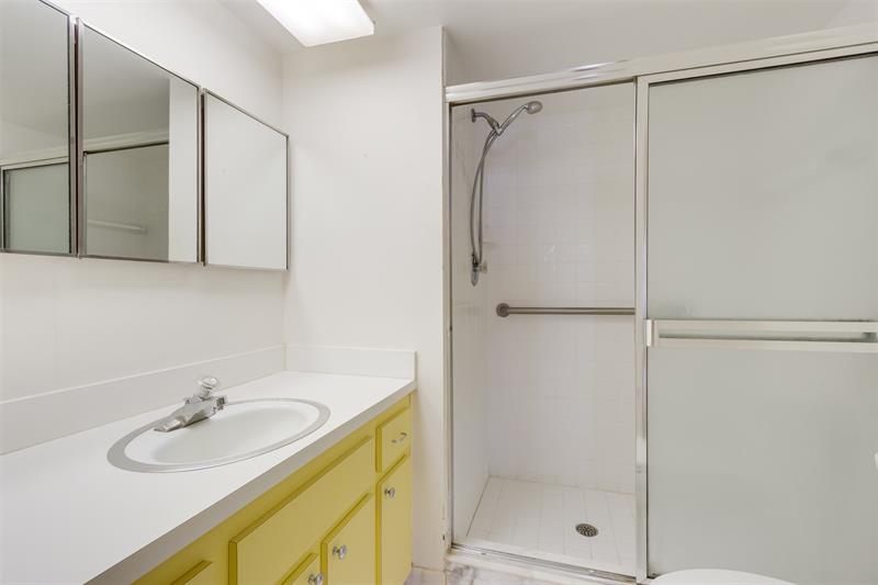 Image 25 of 34 For 4020 Galt Ocean Dr  1404