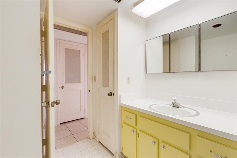 Image 26 of 34 For 4020 Galt Ocean Dr  1404