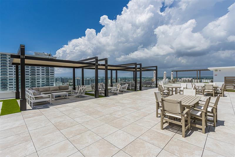 Image 31 of 34 For 4020 Galt Ocean Dr  1404