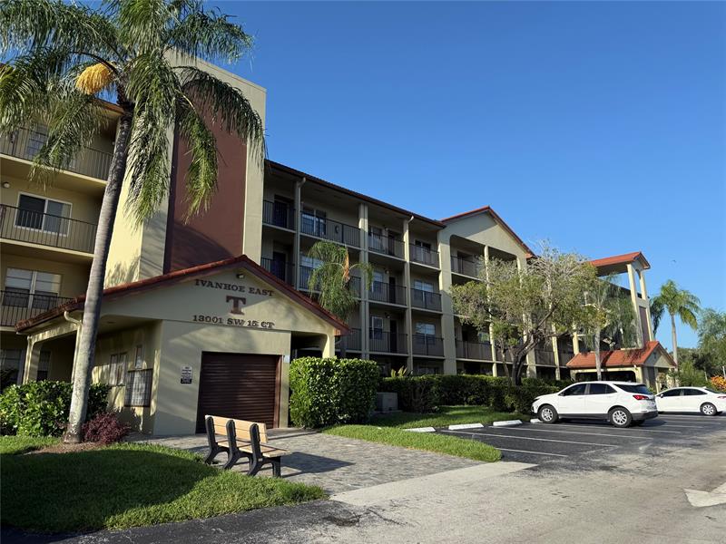 Image 4 of 17 For 13001 15th Ct  106t