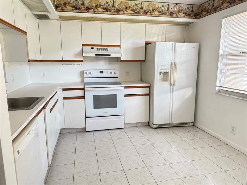 Image 8 of 17 For 13001 15th Ct  106t