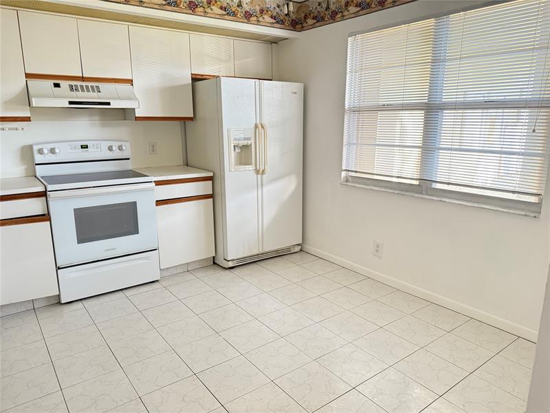 Image 9 of 17 For 13001 15th Ct  106t