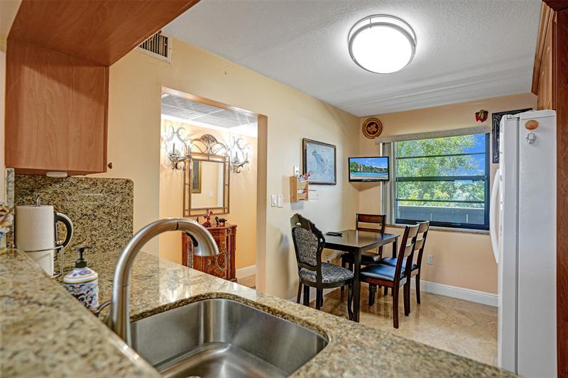 Image 12 of 50 For 1101 Colony Point Cir  403