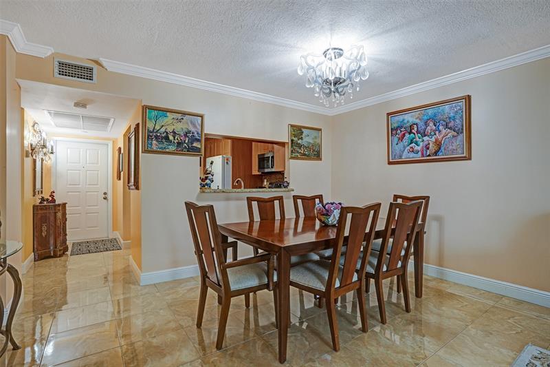 Image 15 of 50 For 1101 Colony Point Cir  403