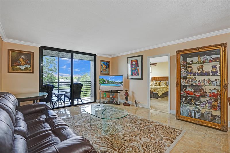 Image 18 of 50 For 1101 Colony Point Cir  403