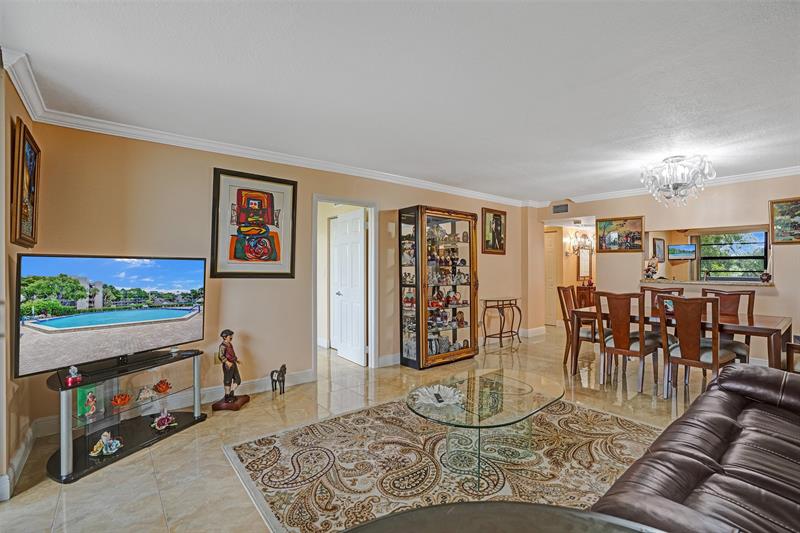 Image 19 of 50 For 1101 Colony Point Cir  403