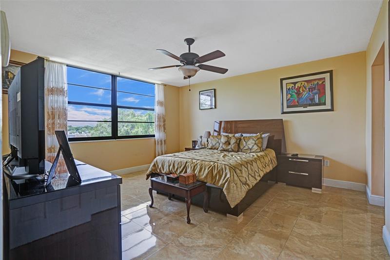 Image 21 of 50 For 1101 Colony Point Cir  403
