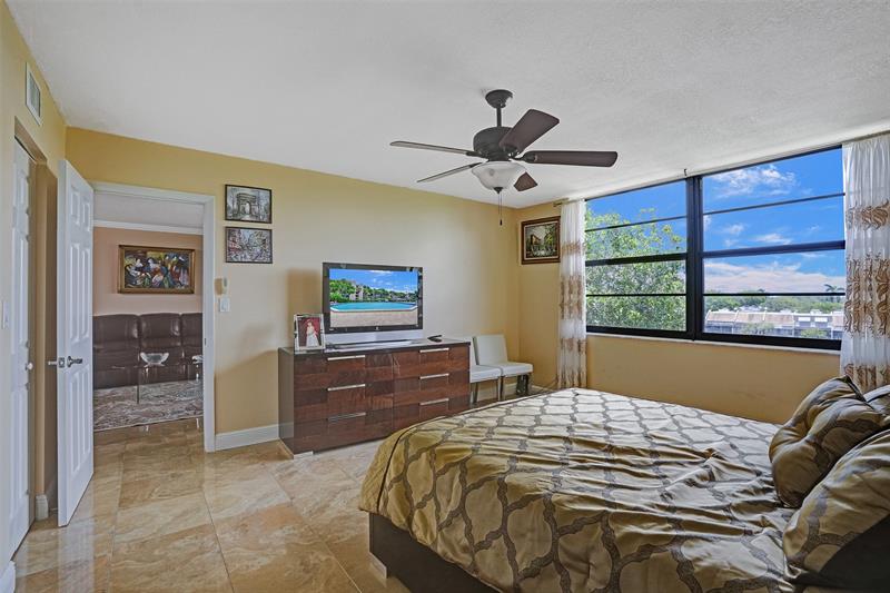Image 22 of 50 For 1101 Colony Point Cir  403