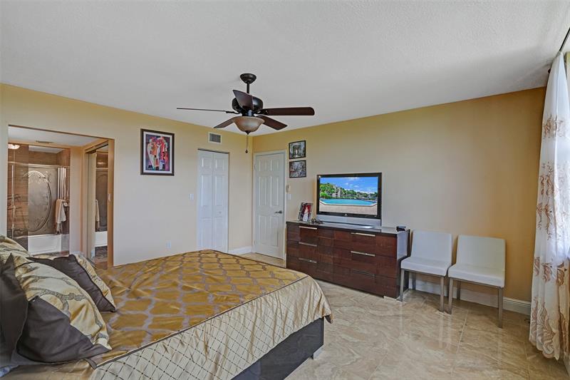 Image 23 of 50 For 1101 Colony Point Cir  403