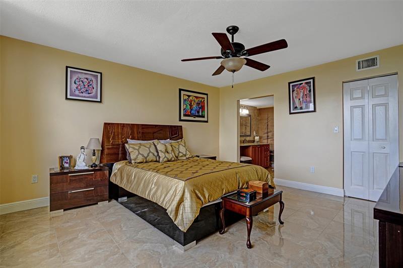 Image 24 of 50 For 1101 Colony Point Cir  403