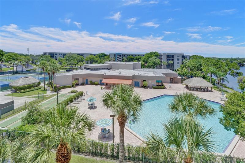 Image 32 of 50 For 1101 Colony Point Cir  403