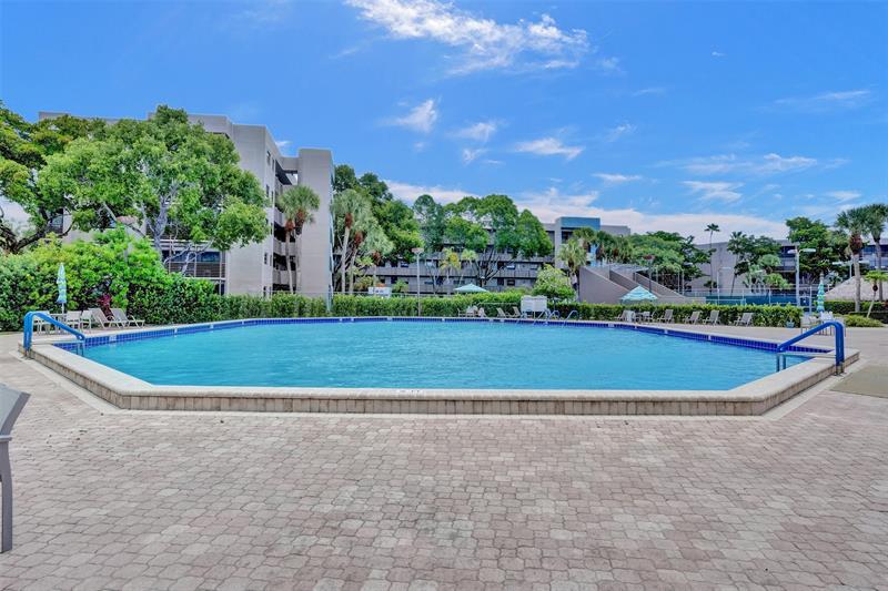 Image 36 of 50 For 1101 Colony Point Cir  403