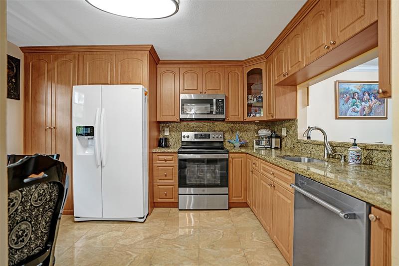 Image 4 of 50 For 1101 Colony Point Cir  403