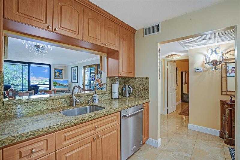 Image 6 of 50 For 1101 Colony Point Cir  403