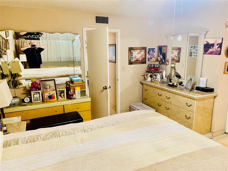 Image 12 of 23 For 7850 Mcnab Road 301