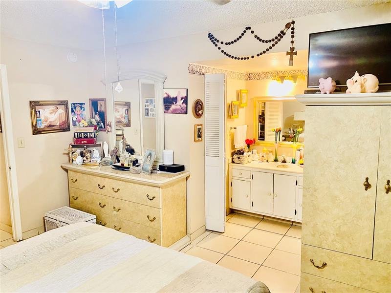 Image 13 of 23 For 7850 Mcnab Road 301