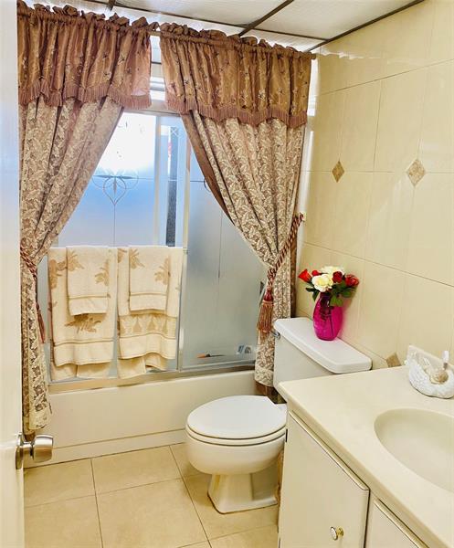 Image 9 of 23 For 7850 Mcnab Road 301