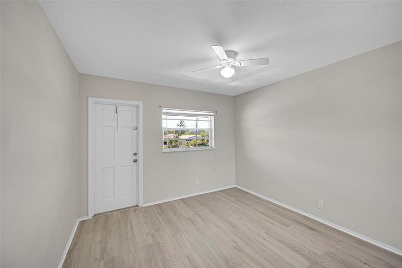 Image 13 of 36 For 1400 55 St  208