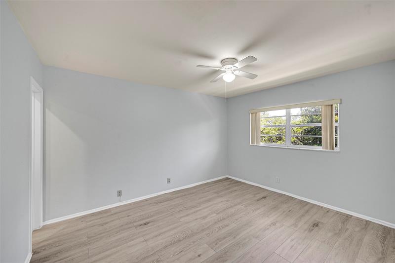 Image 18 of 36 For 1400 55 St  208