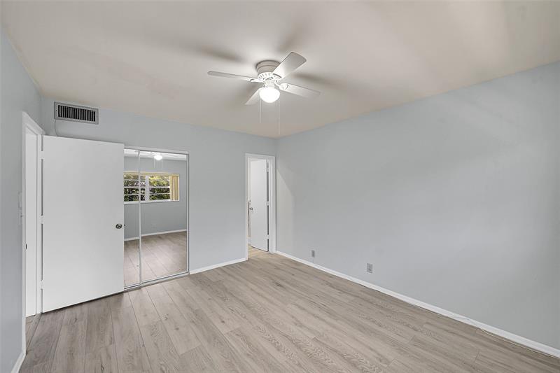 Image 19 of 36 For 1400 55 St  208