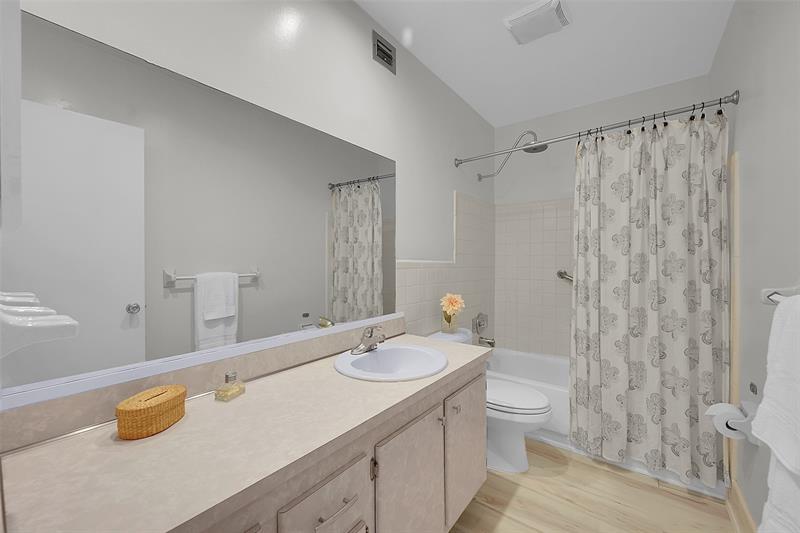 Image 20 of 36 For 1400 55 St  208