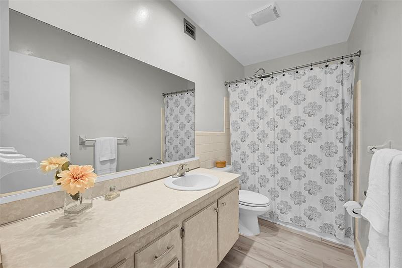 Image 21 of 36 For 1400 55 St  208