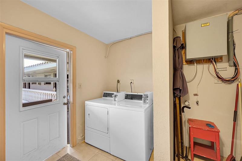 Image 24 of 36 For 1400 55 St  208