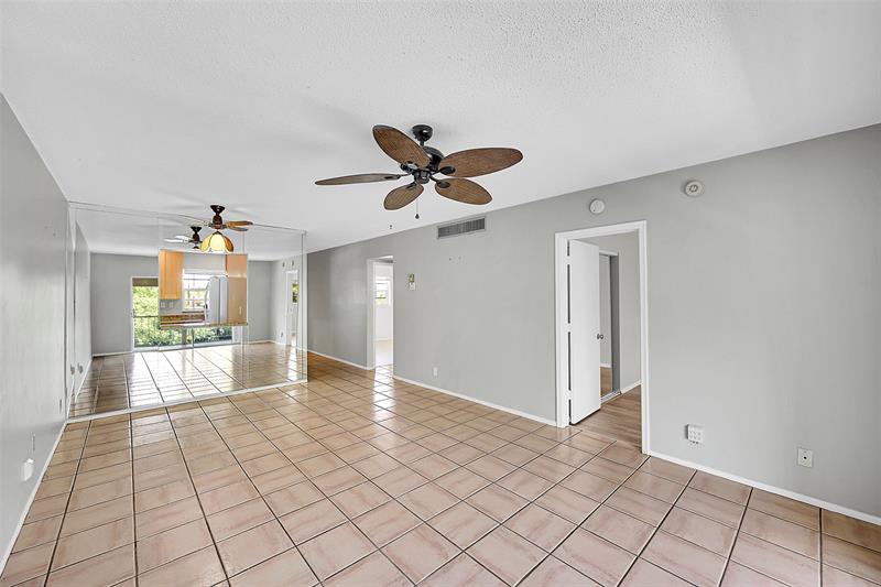 Image 4 of 36 For 1400 55 St  208