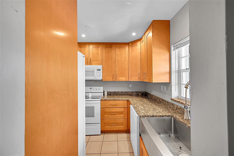 Image 8 of 36 For 1400 55 St  208
