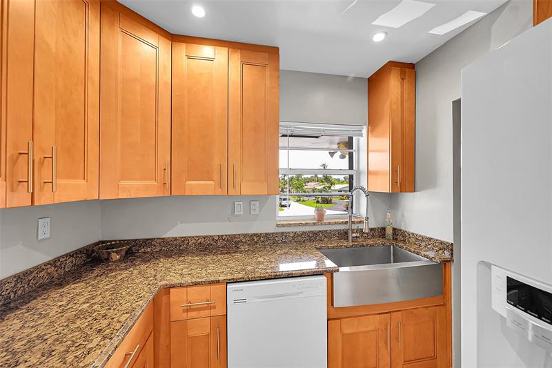 Image 9 of 36 For 1400 55 St  208