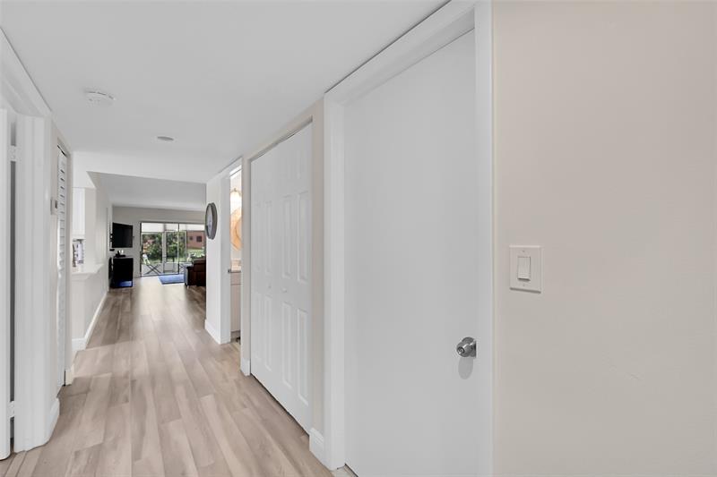 Image 11 of 61 For 15450 Pembridge Avenue  178