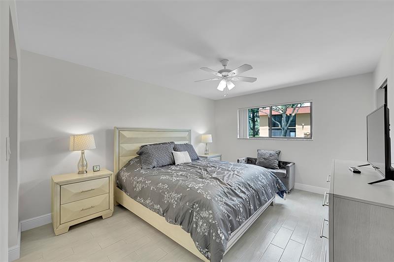Image 19 of 61 For 15450 Pembridge Avenue  178