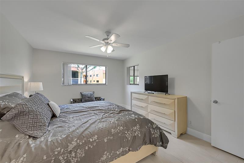 Image 20 of 61 For 15450 Pembridge Avenue  178
